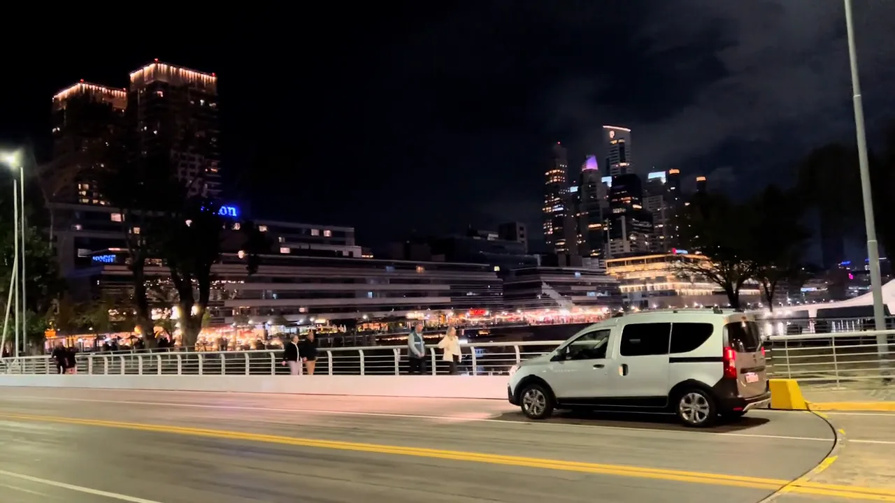 La Renault Kangoo de Fabián Negro Executive en Buenos Aires de noche